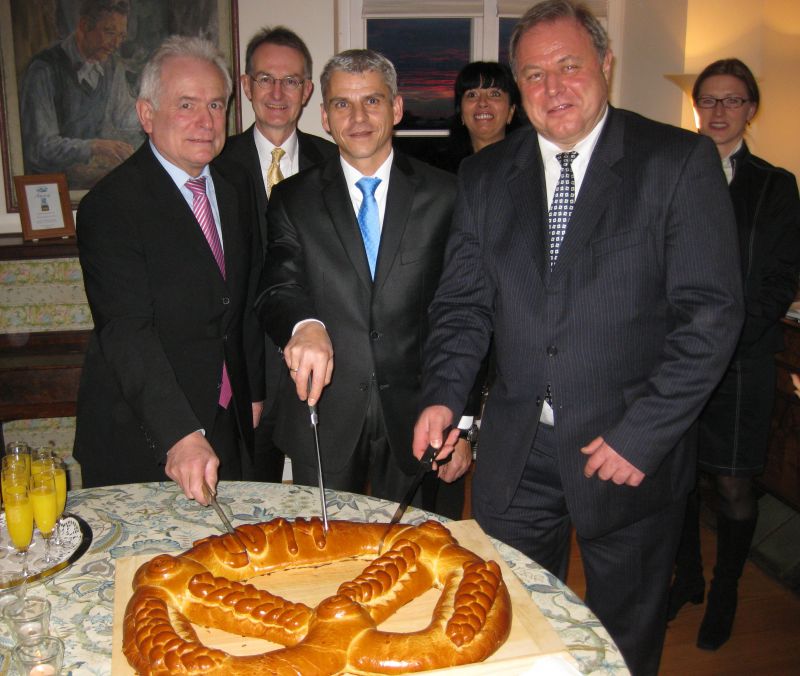Ottmar Seywald, Dr. Patrick Rapp MdL, Wolfgang Mudrack, Hintergrund (links): Bürgermeister Dr. Ekkehart Meroth